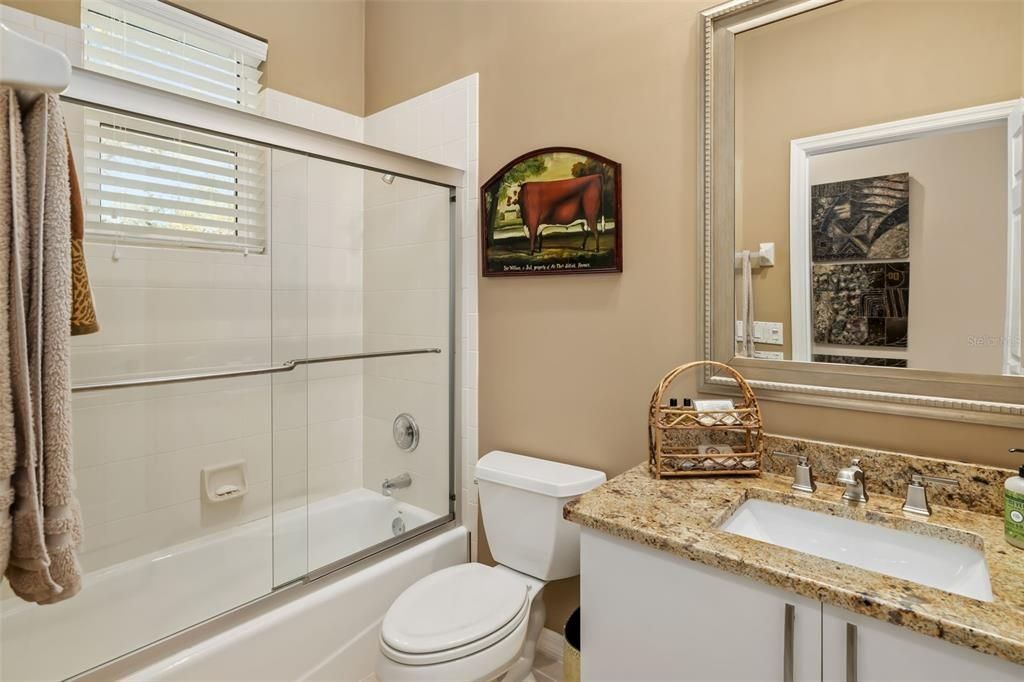 Activo con contrato: $1,575,000 (5 camas, 4 baños, 3447 Pies cuadrados)