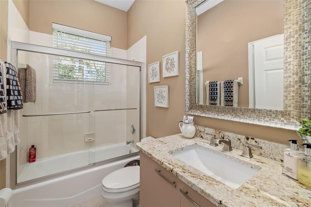 Activo con contrato: $1,575,000 (5 camas, 4 baños, 3447 Pies cuadrados)