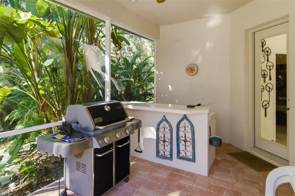 Activo con contrato: $1,575,000 (5 camas, 4 baños, 3447 Pies cuadrados)