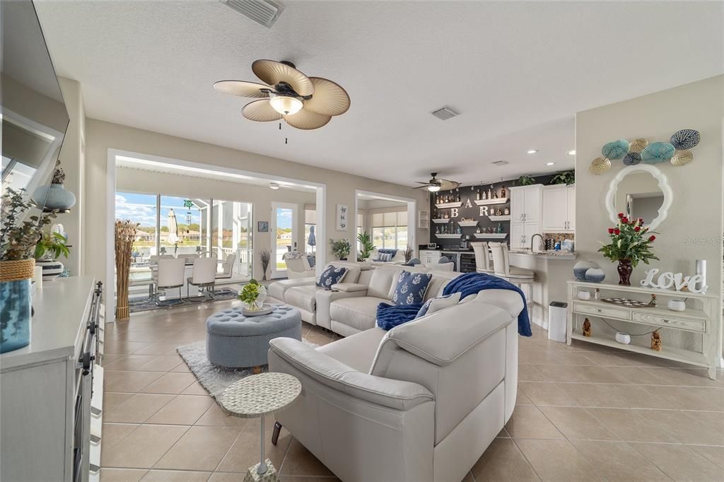 For Sale: $629,900 (2 beds, 2 baths, 1958 Square Feet)