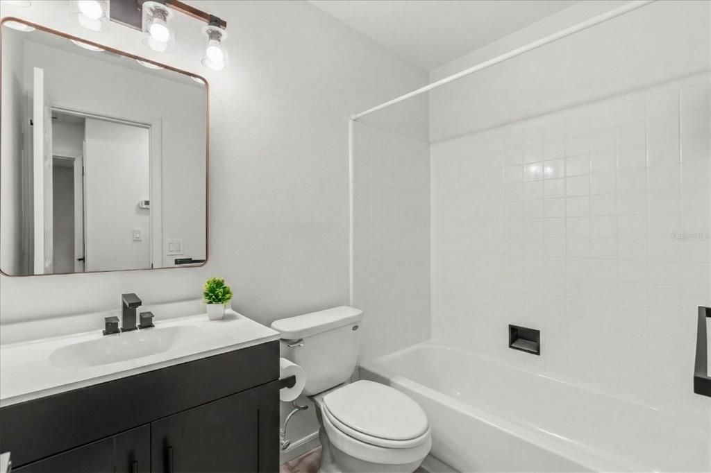 На продажу: $225,000 (3 спален, 2 ванн, 1134 Квадратных фут)