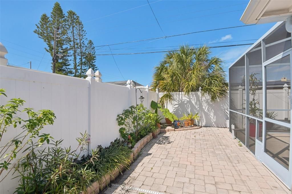 For Sale: $715,000 (3 beds, 2 baths, 1408 Square Feet)
