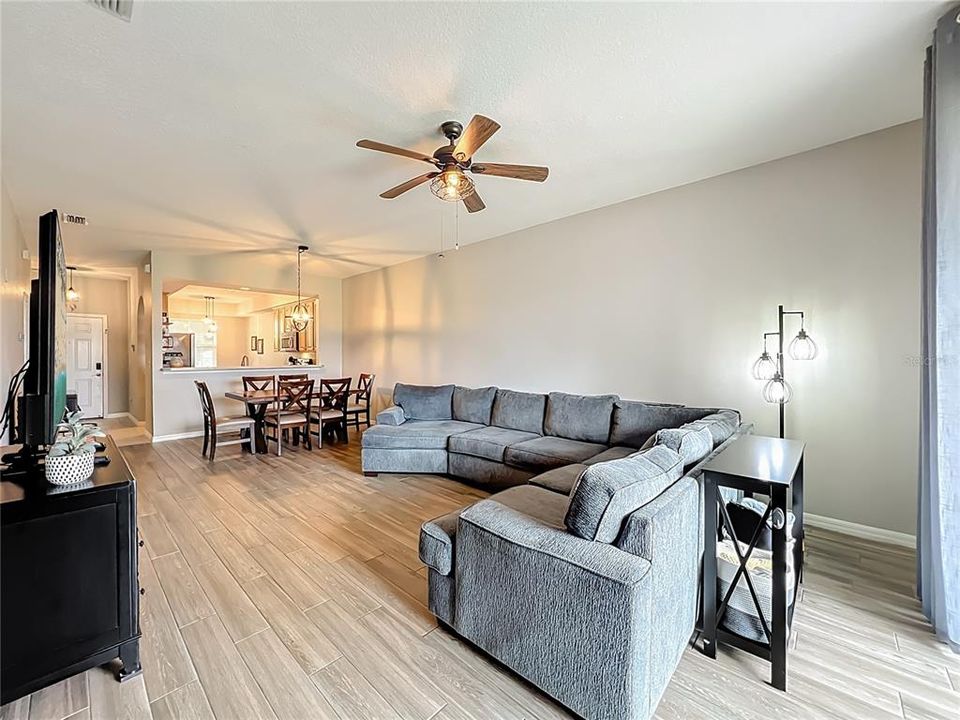 For Sale: $275,000 (2 beds, 2 baths, 1326 Square Feet)