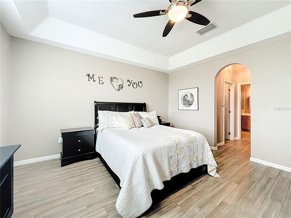 For Sale: $275,000 (2 beds, 2 baths, 1326 Square Feet)