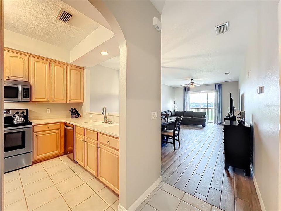 For Sale: $275,000 (2 beds, 2 baths, 1326 Square Feet)