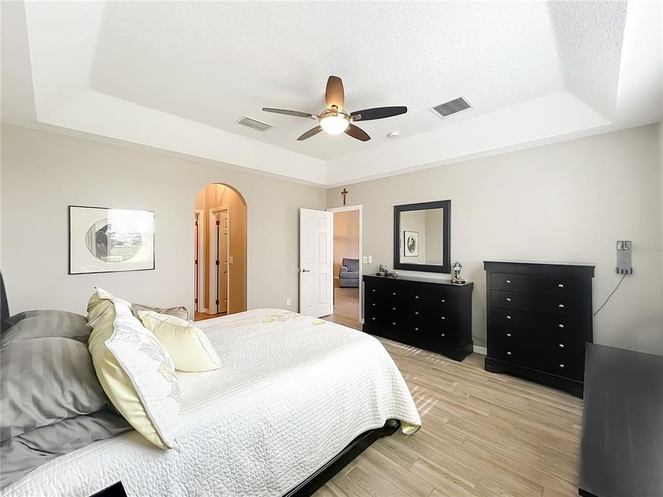 For Sale: $275,000 (2 beds, 2 baths, 1326 Square Feet)