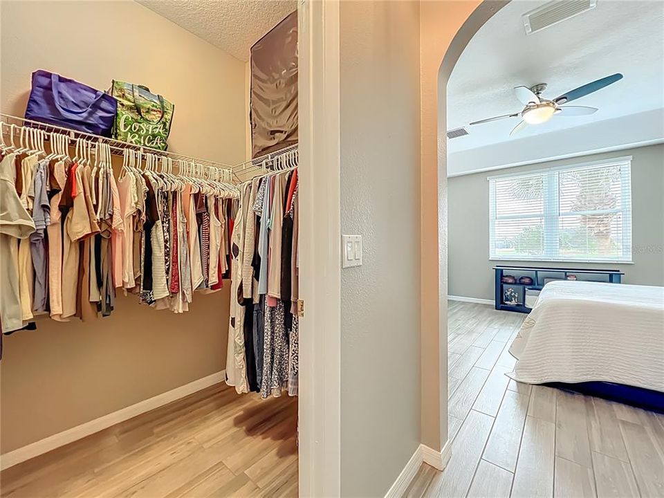 For Sale: $275,000 (2 beds, 2 baths, 1326 Square Feet)