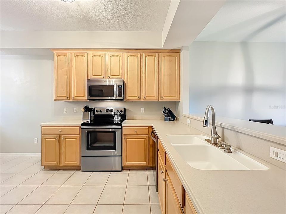 For Sale: $275,000 (2 beds, 2 baths, 1326 Square Feet)