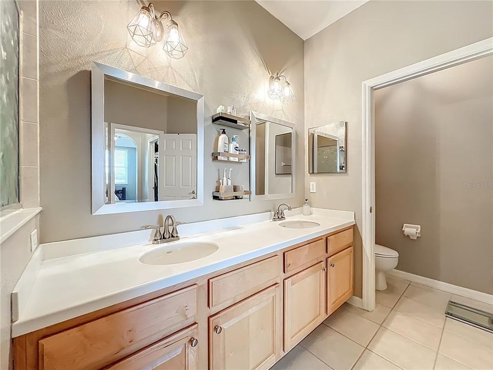 For Sale: $275,000 (2 beds, 2 baths, 1326 Square Feet)