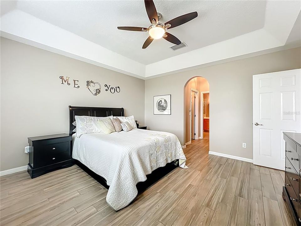 For Sale: $275,000 (2 beds, 2 baths, 1326 Square Feet)