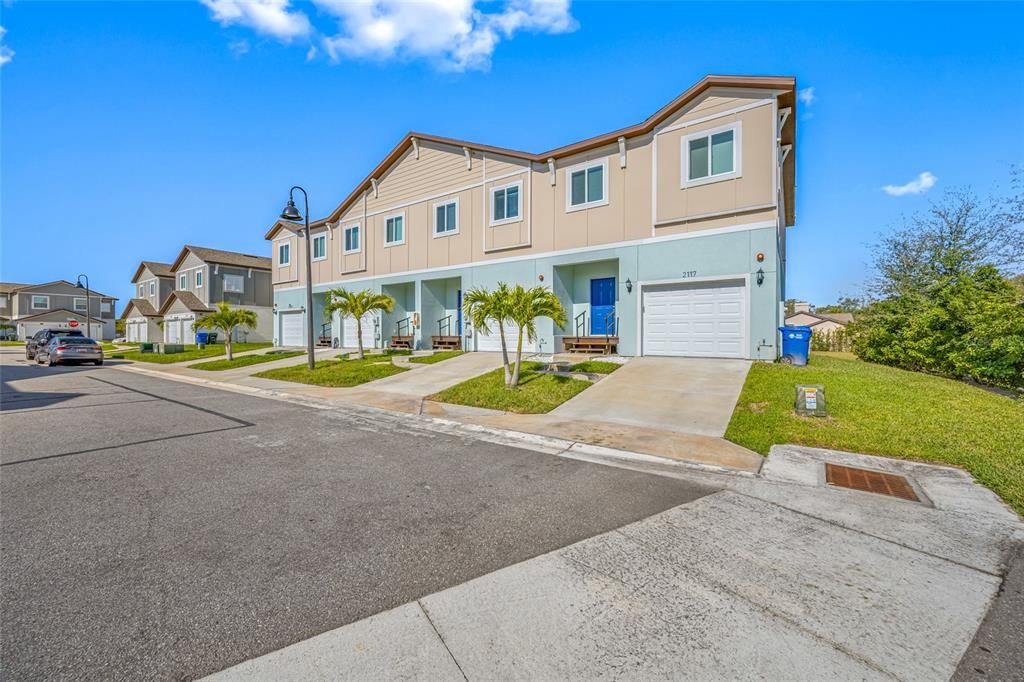 For Rent: $2,945 (3 beds, 2 baths, 1890 Square Feet)