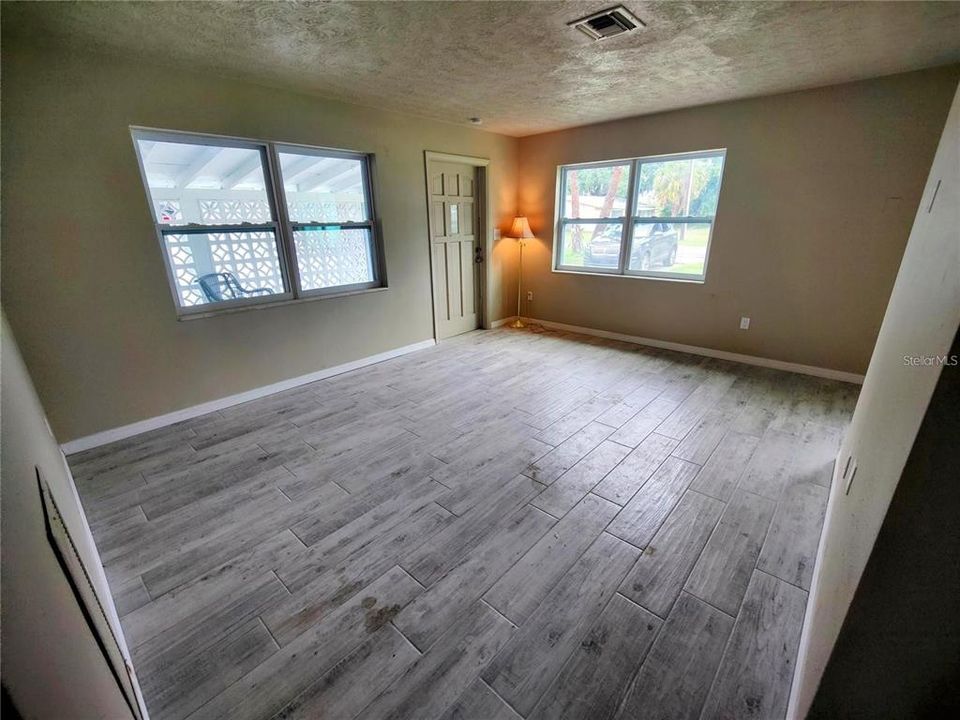 Activo con contrato: $149,500 (2 camas, 1 baños, 1100 Pies cuadrados)
