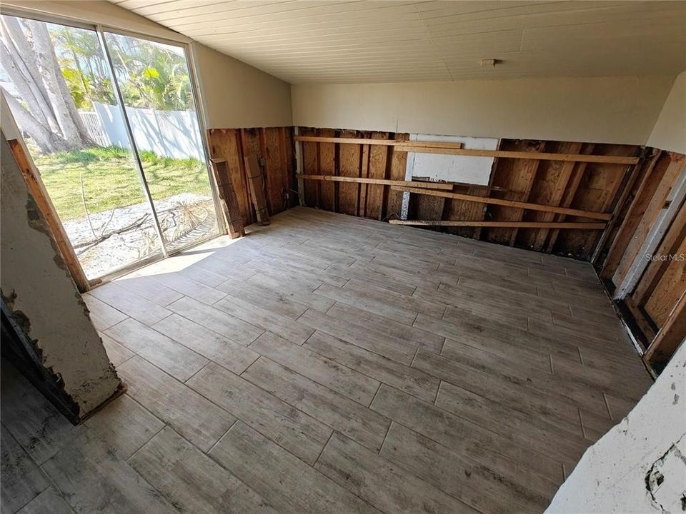 Activo con contrato: $149,500 (2 camas, 1 baños, 1100 Pies cuadrados)