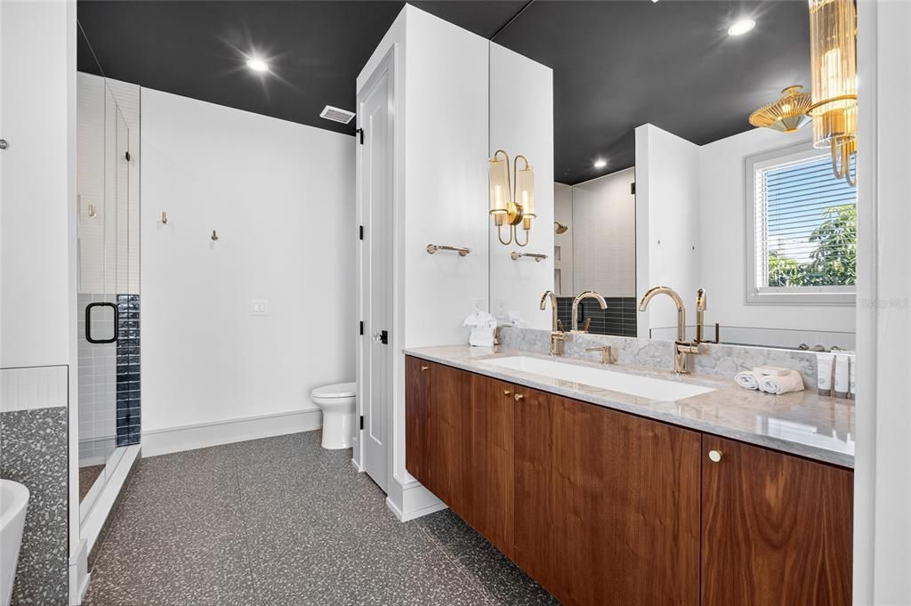 For Sale: $3,375,000 (7 beds, 6 baths, 3156 Square Feet)
