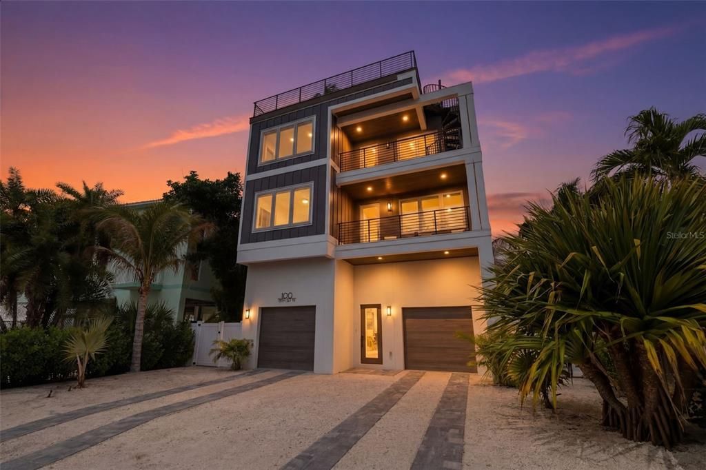 For Sale: $3,375,000 (7 beds, 6 baths, 3156 Square Feet)