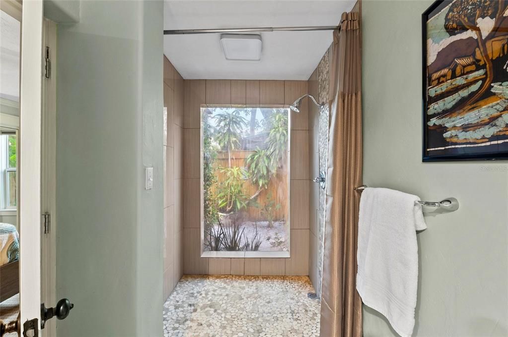 En Venta: $1,500,000 (6 camas, 4 baños, 3492 Pies cuadrados)