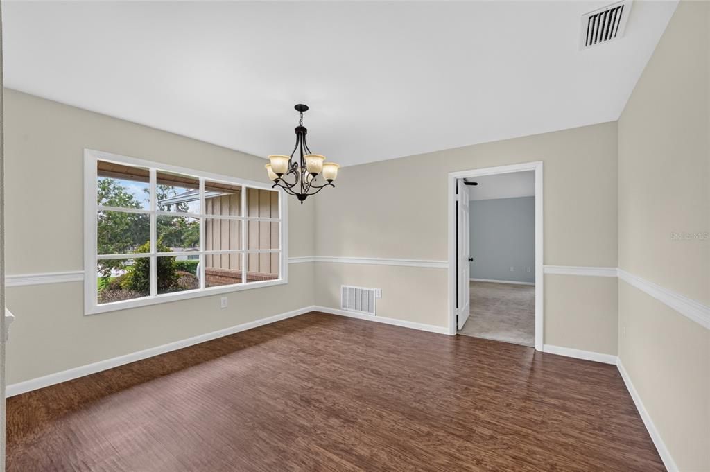 Activo con contrato: $550,000 (3 camas, 2 baños, 1865 Pies cuadrados)