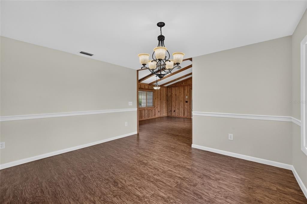 Activo con contrato: $550,000 (3 camas, 2 baños, 1865 Pies cuadrados)