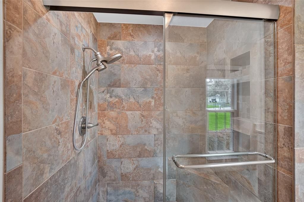 Activo con contrato: $550,000 (3 camas, 2 baños, 1865 Pies cuadrados)