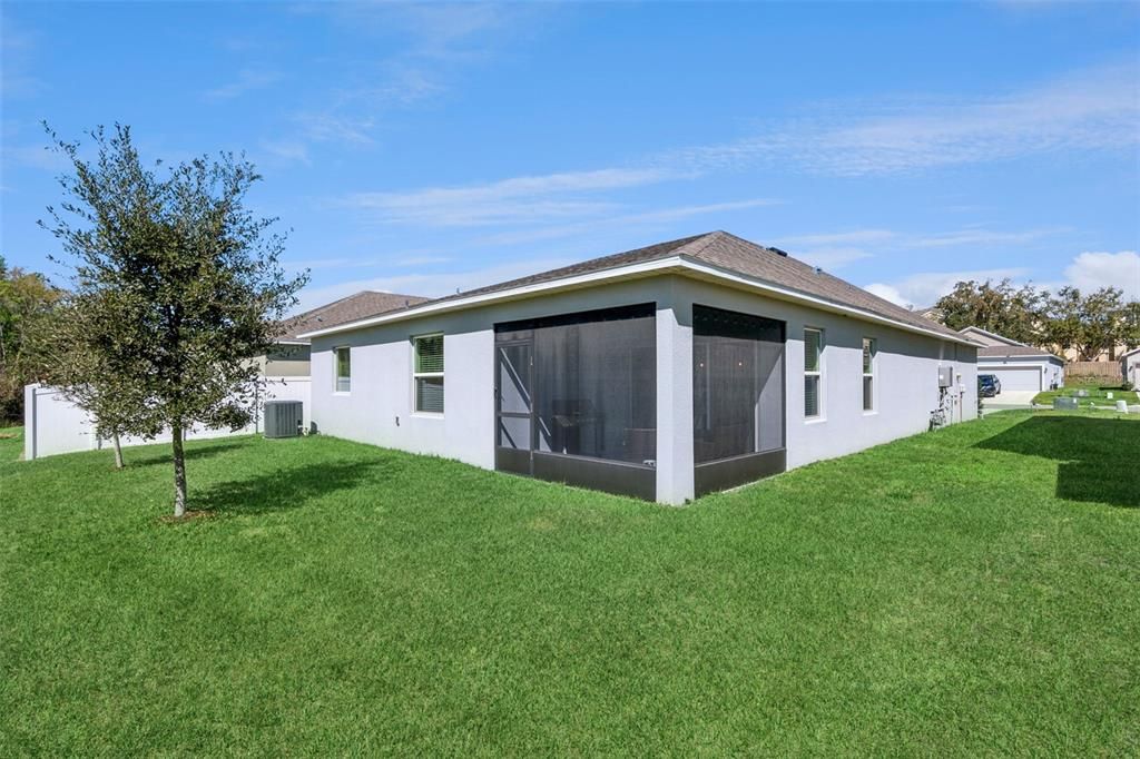 Activo con contrato: $369,500 (3 camas, 2 baños, 1978 Pies cuadrados)