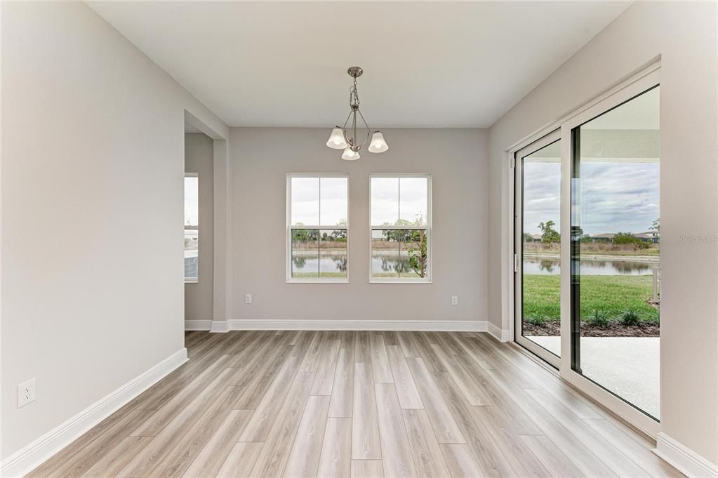 Activo con contrato: $639,990 (5 camas, 3 baños, 3406 Pies cuadrados)