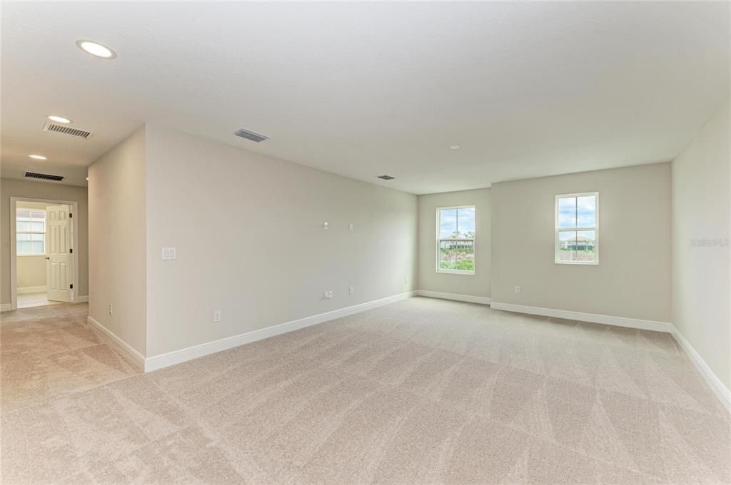 Activo con contrato: $639,990 (5 camas, 3 baños, 3406 Pies cuadrados)