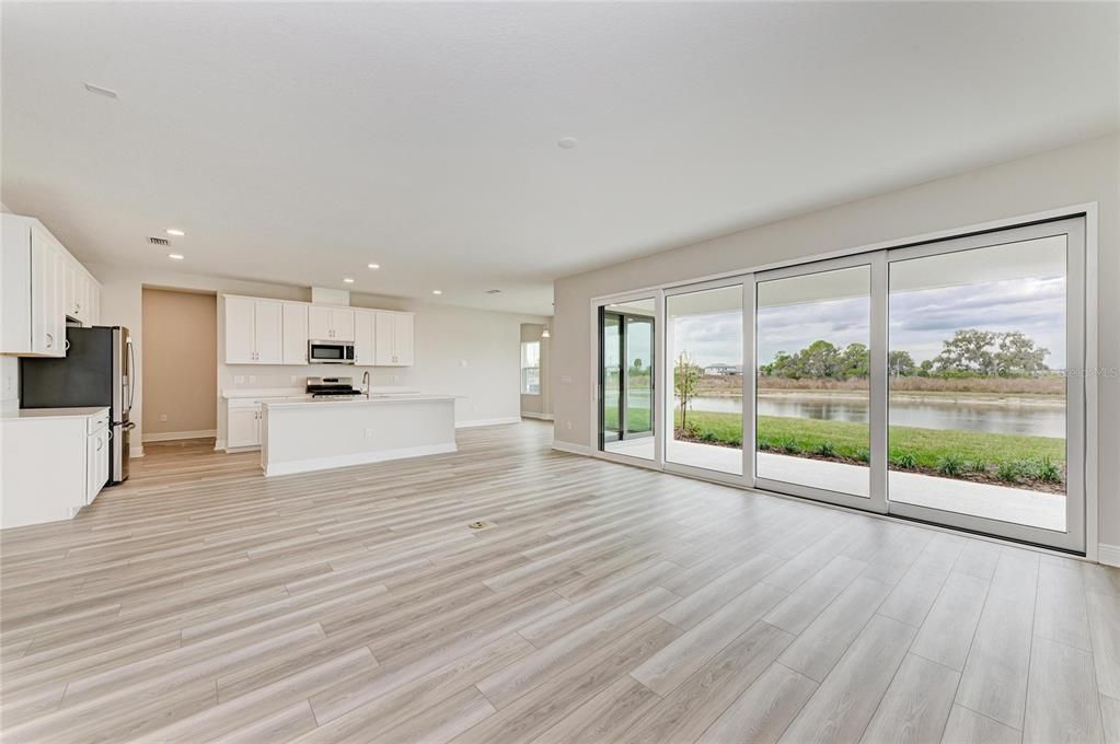 Activo con contrato: $639,990 (5 camas, 3 baños, 3406 Pies cuadrados)
