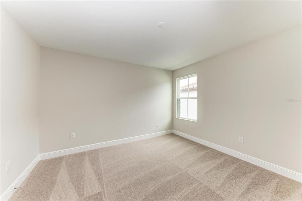 Activo con contrato: $639,990 (5 camas, 3 baños, 3406 Pies cuadrados)