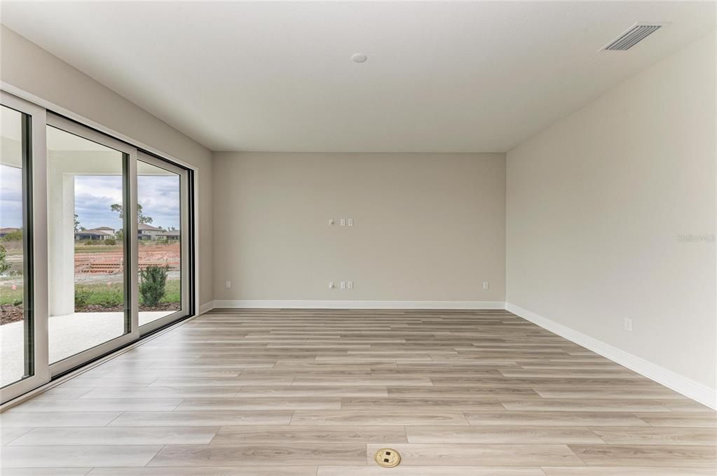 Activo con contrato: $639,990 (5 camas, 3 baños, 3406 Pies cuadrados)