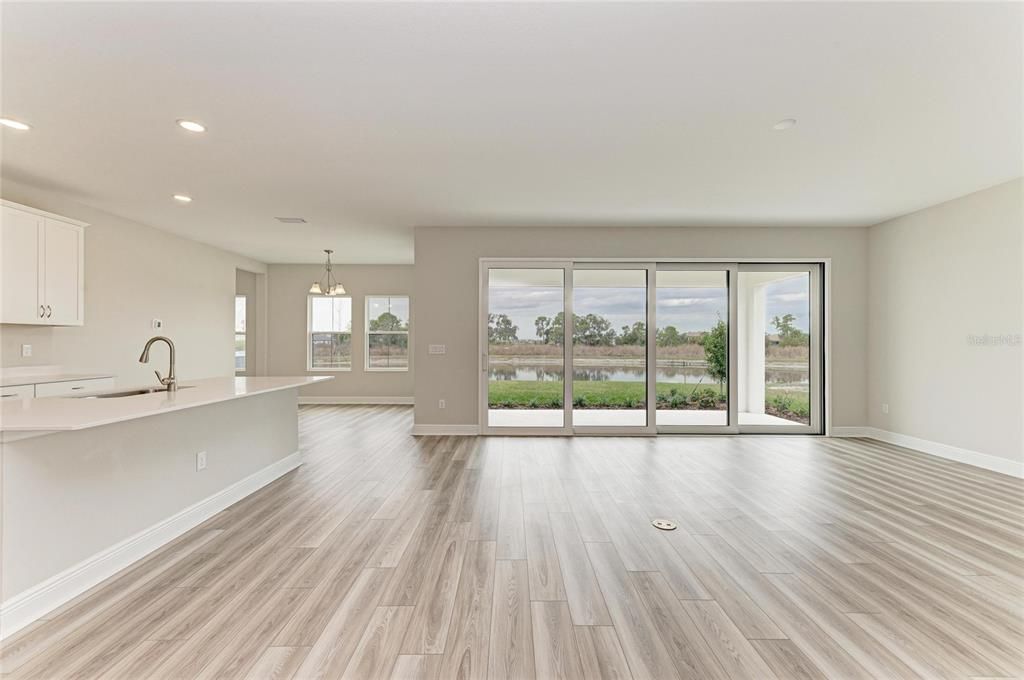 Activo con contrato: $639,990 (5 camas, 3 baños, 3406 Pies cuadrados)