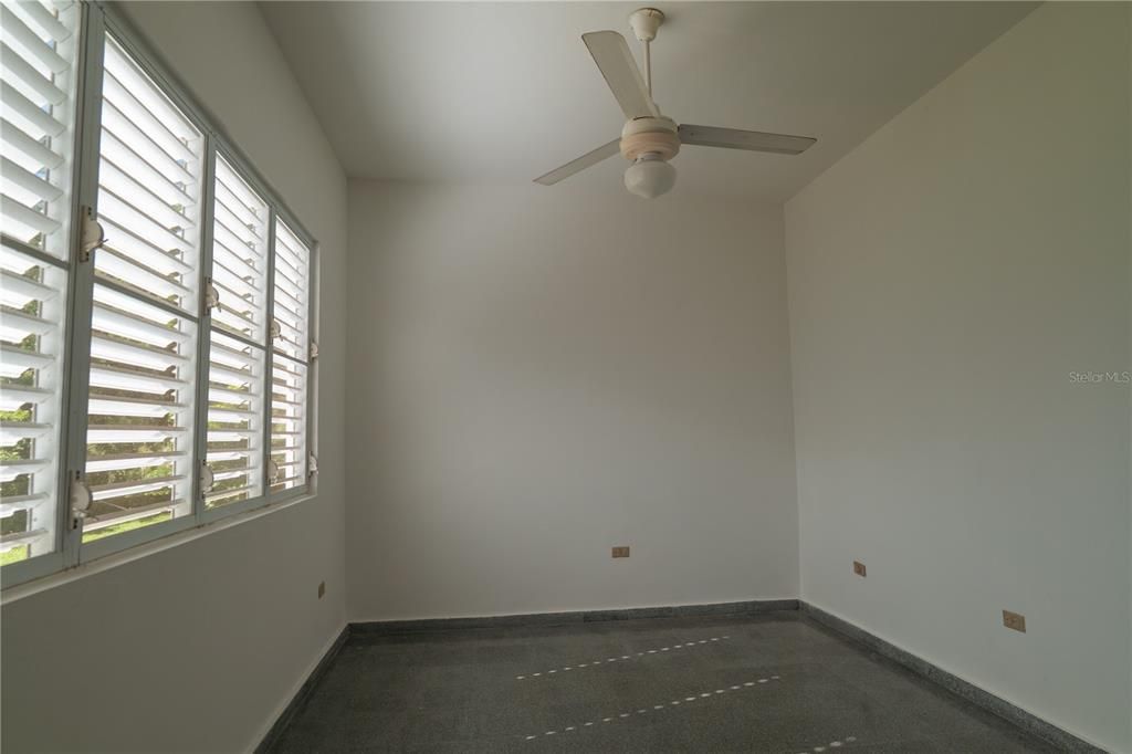 For Sale: $575,000 (3 beds, 3 baths, 2500 Square Feet)
