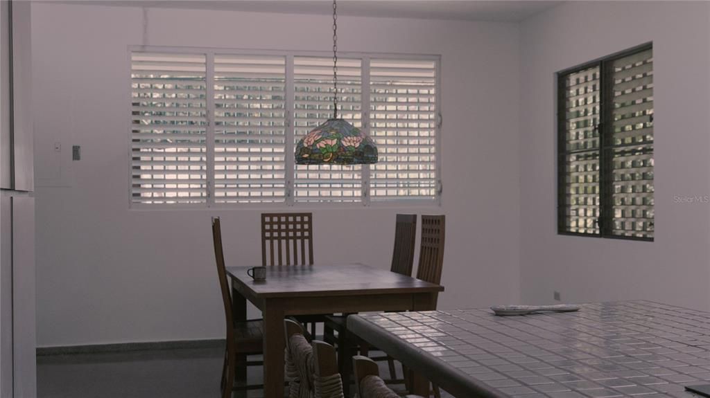 For Sale: $575,000 (3 beds, 3 baths, 2500 Square Feet)