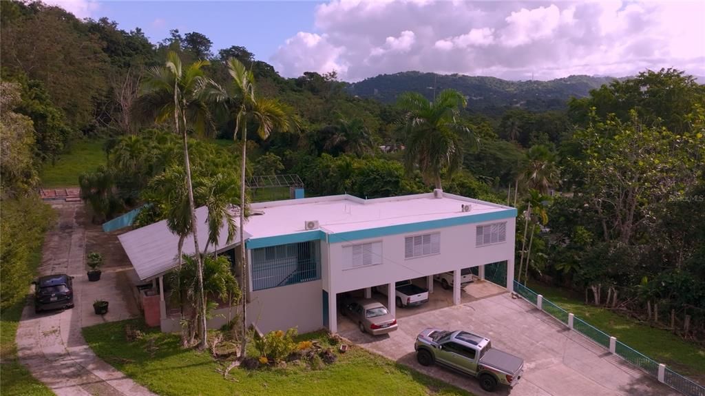 For Sale: $575,000 (3 beds, 3 baths, 2500 Square Feet)