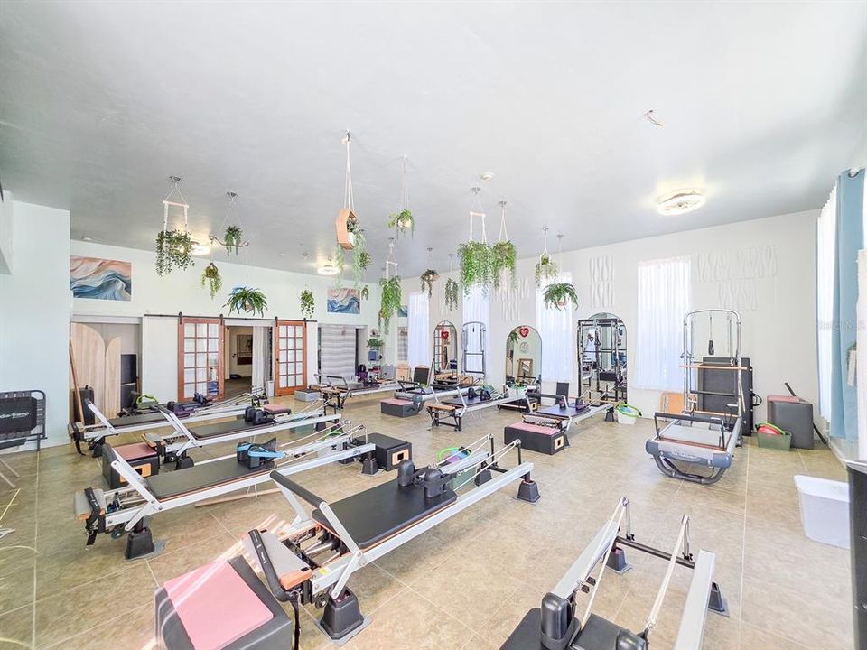 На продажу: $1,350,000 (2 спален, 1 ванн, 3080 Квадратных фут)