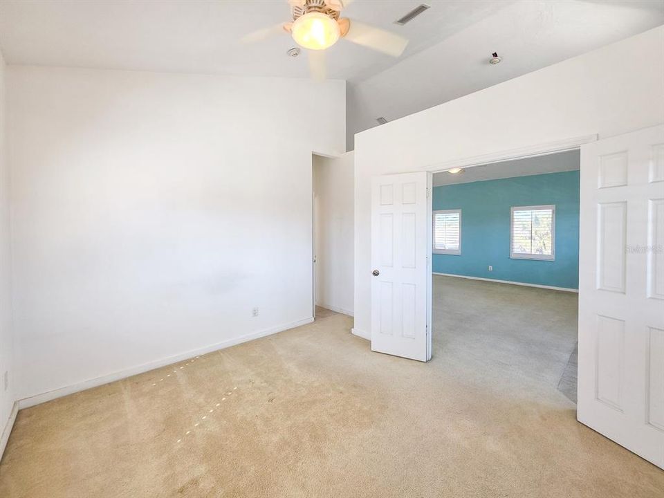 На продажу: $1,350,000 (2 спален, 1 ванн, 3080 Квадратных фут)