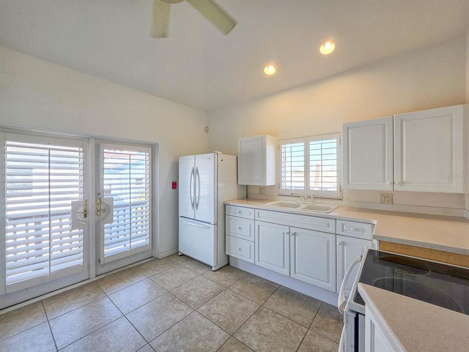 На продажу: $1,350,000 (2 спален, 1 ванн, 3080 Квадратных фут)