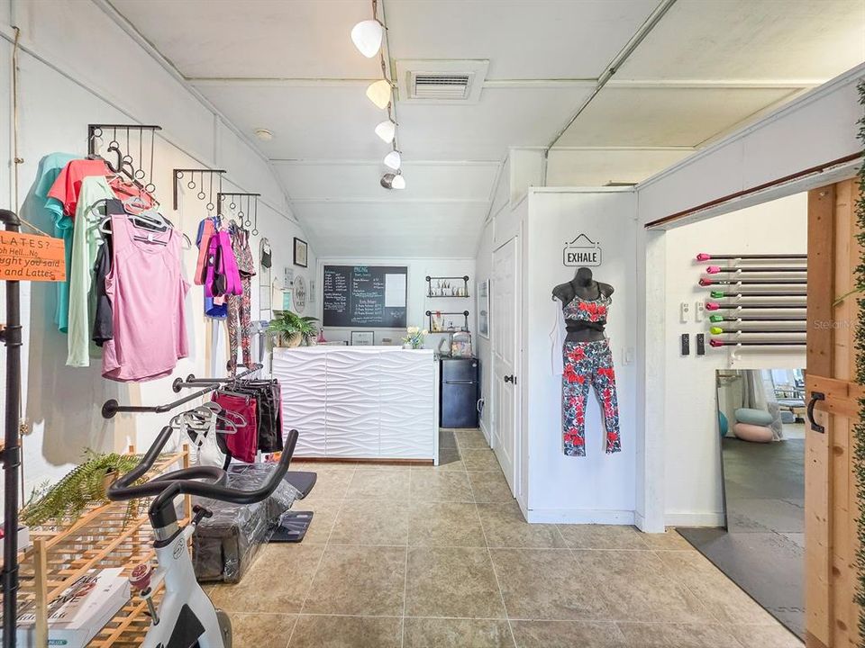 На продажу: $1,350,000 (2 спален, 1 ванн, 3080 Квадратных фут)