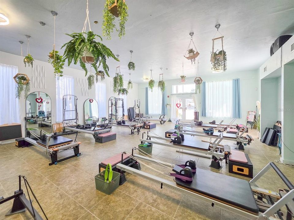 На продажу: $1,350,000 (2 спален, 1 ванн, 3080 Квадратных фут)