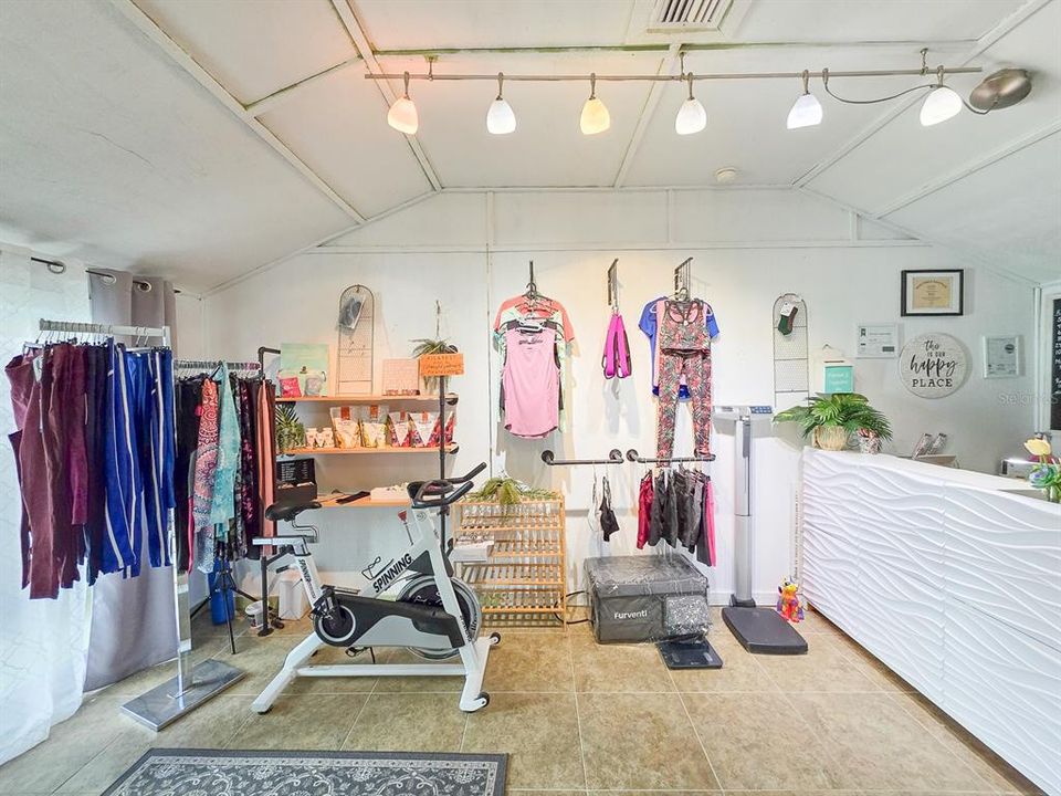 На продажу: $1,350,000 (2 спален, 1 ванн, 3080 Квадратных фут)