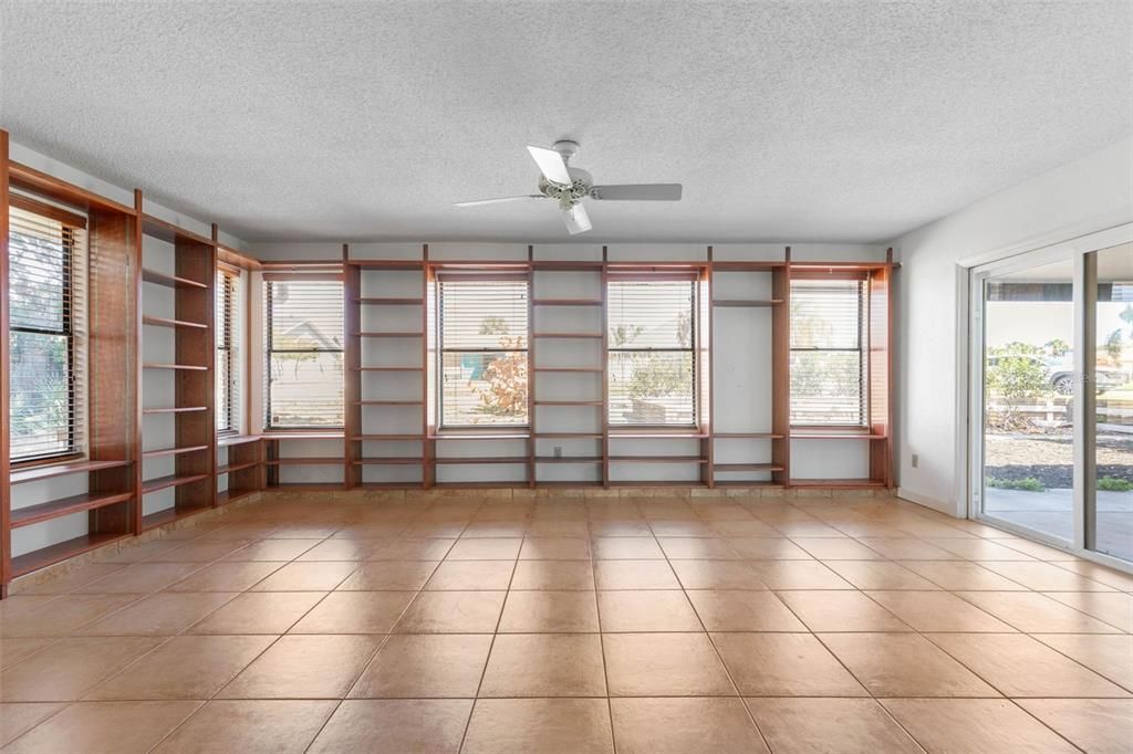 Activo con contrato: $599,000 (3 camas, 2 baños, 2504 Pies cuadrados)