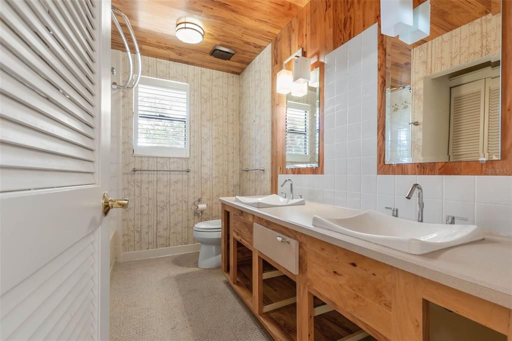 Activo con contrato: $599,000 (3 camas, 2 baños, 2504 Pies cuadrados)