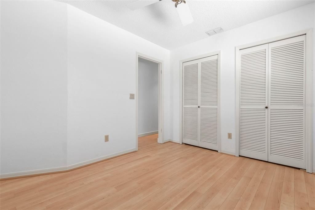 Activo con contrato: $599,000 (3 camas, 2 baños, 2504 Pies cuadrados)