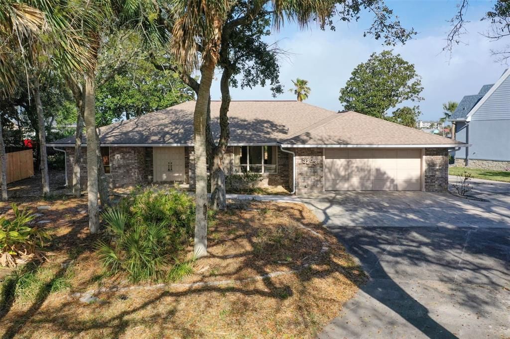 Activo con contrato: $599,000 (3 camas, 2 baños, 2504 Pies cuadrados)