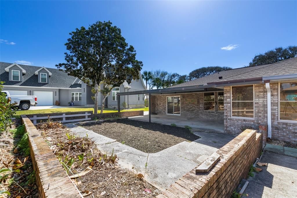 Activo con contrato: $599,000 (3 camas, 2 baños, 2504 Pies cuadrados)