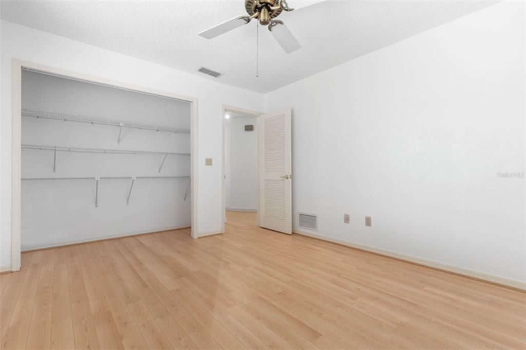 Activo con contrato: $599,000 (3 camas, 2 baños, 2504 Pies cuadrados)
