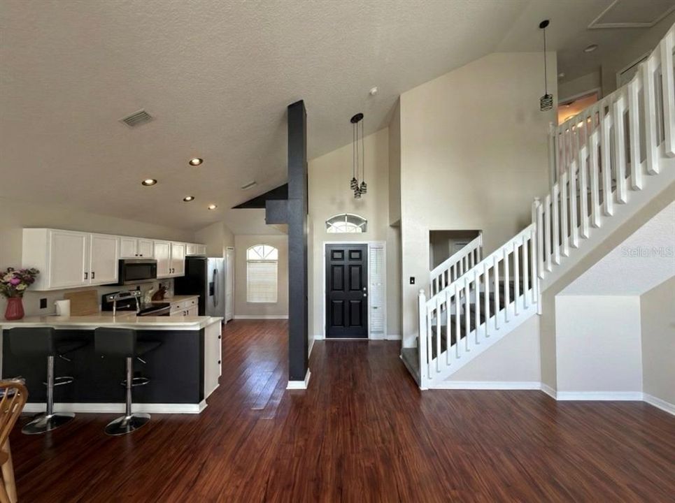 For Rent: $2,700 (3 beds, 2 baths, 1792 Square Feet)