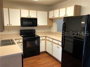 Activo con contrato: $199,900 (2 camas, 2 baños, 1595 Pies cuadrados)
