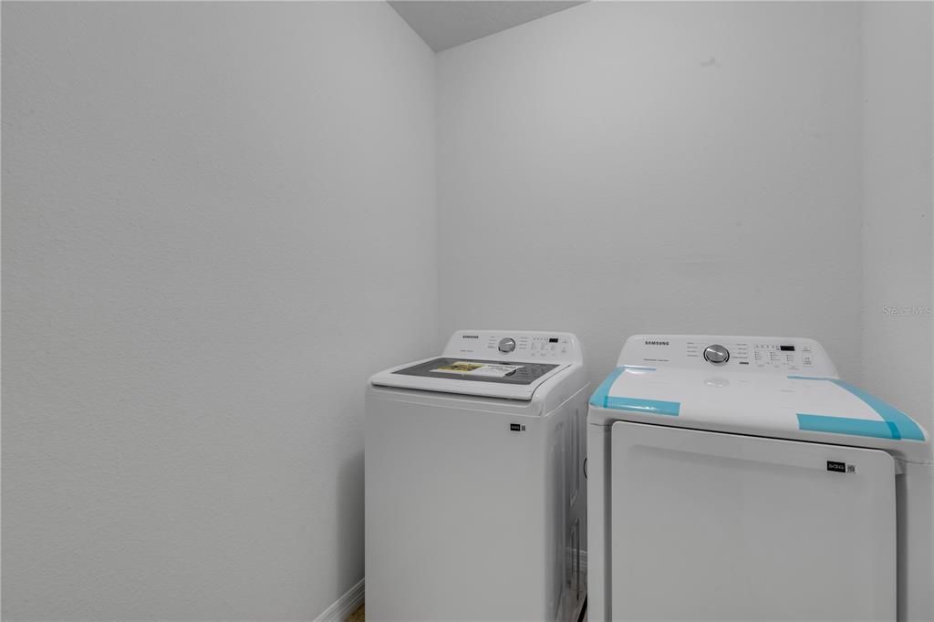 For Sale: $335,000 (3 beds, 2 baths, 1695 Square Feet)