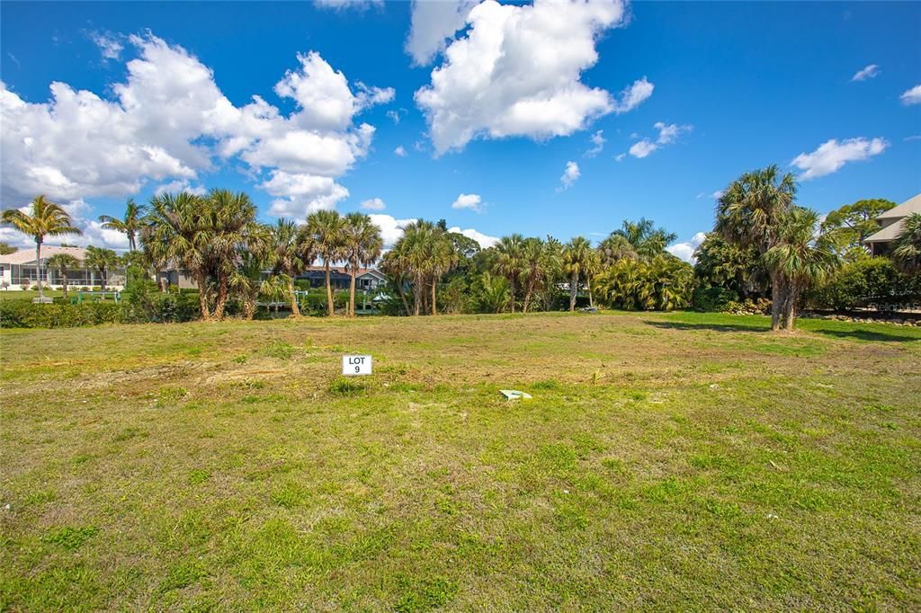 待售: $234,900 (0.33 acres)