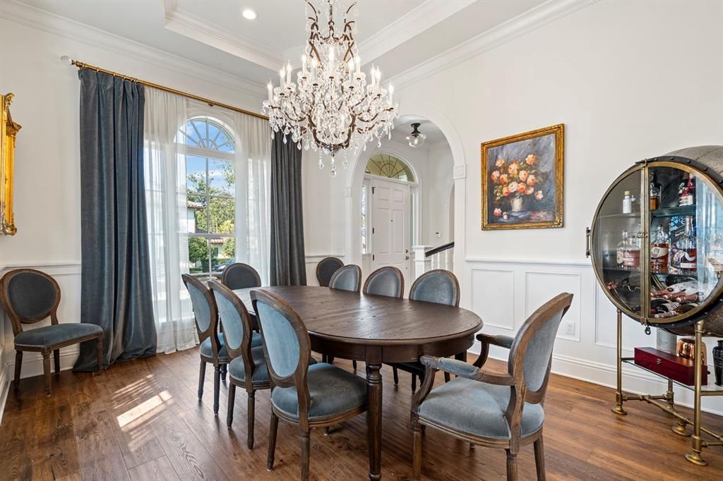Activo con contrato: $3,350,000 (5 camas, 4 baños, 4636 Pies cuadrados)
